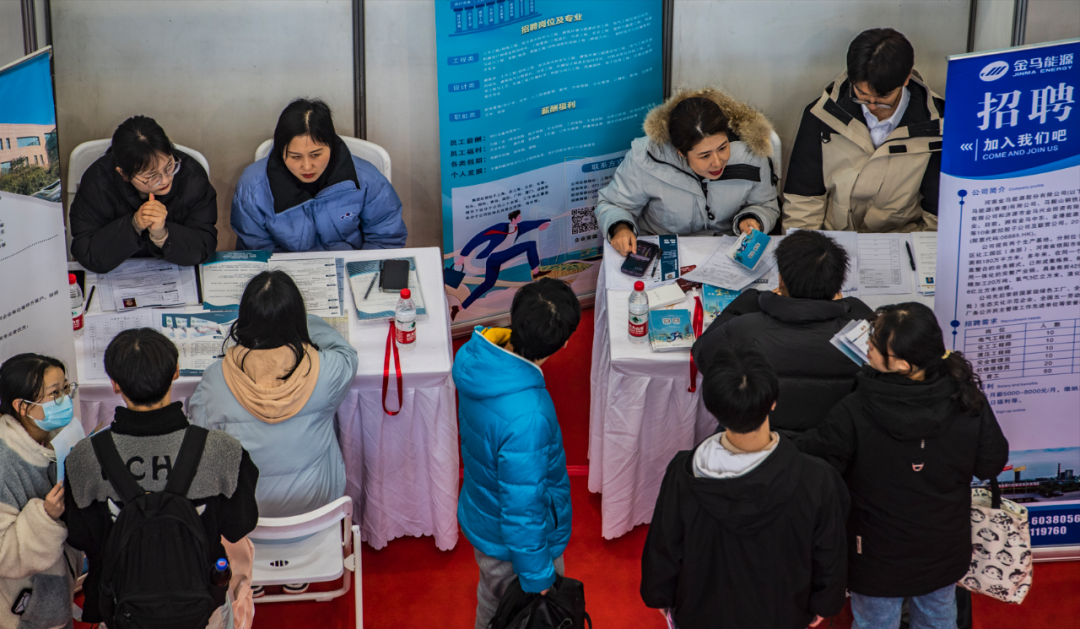 大学也有家长群,别把大学生当“巨婴”管(图1) 1.png