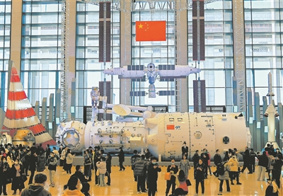 三步“登天” 中国载人航天底气源于自立自强(图1) 三步“登天” 中国载人航天底气源于自立自强(图1)