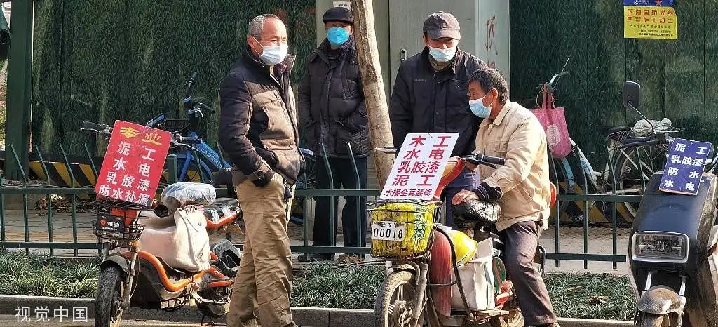 “违法谋生”:64岁老人改小7岁去搬砖,干了两天后被抓,超龄农民工何去何从?(图2) 27.jpg