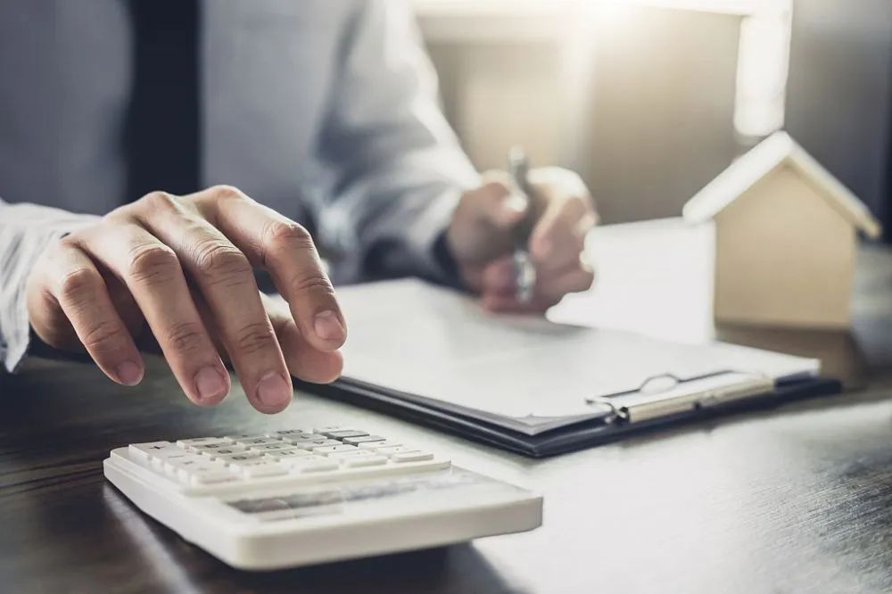 180万经营贷变房贷,银行告了!法院:赶紧还钱,否则拍卖房子(图1) 34.jpg