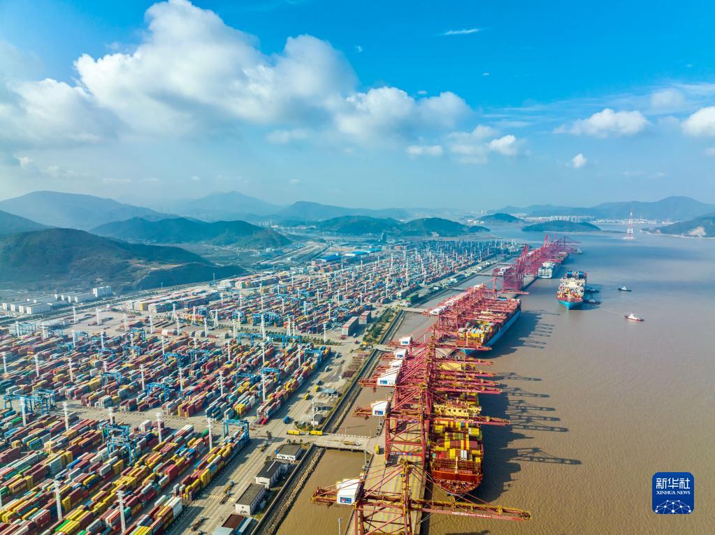 奔赴充满光荣和梦想的远征——以习近平同志为核心的党中央引领亿万人民踏上新征程述评(图2) 奔赴充满光荣和梦想的远征——以习近平同志为核心的党中央引领亿万人民踏上新征程述评(图2)