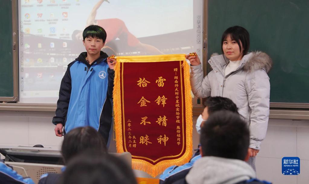 习近平总书记关切事丨新时代,这座丰碑持续激发崇德向善磅礴伟力(图4) 习近平总书记关切事丨新时代,这座丰碑持续激发崇德向善磅礴伟力(图4)