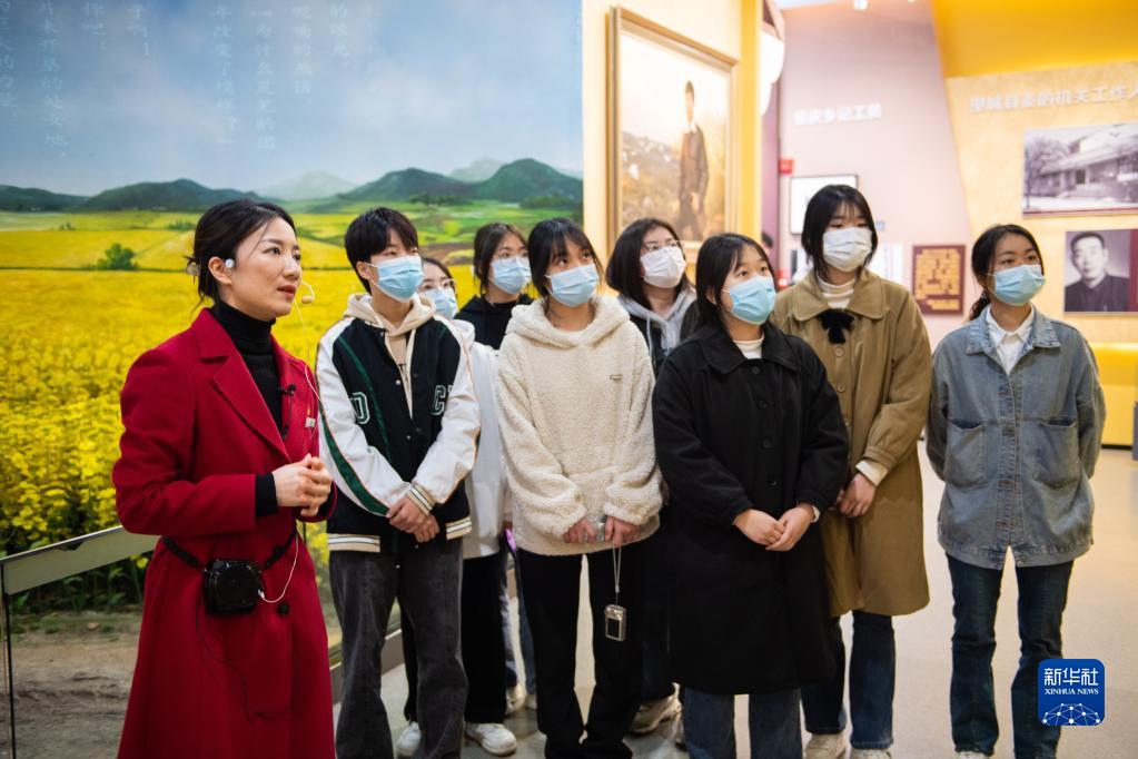 习近平总书记关切事丨新时代,这座丰碑持续激发崇德向善磅礴伟力(图2) 习近平总书记关切事丨新时代,这座丰碑持续激发崇德向善磅礴伟力(图2)