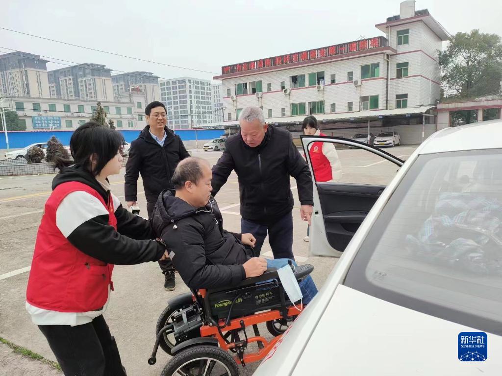 习近平总书记关切事丨新时代,这座丰碑持续激发崇德向善磅礴伟力(图5) 习近平总书记关切事丨新时代,这座丰碑持续激发崇德向善磅礴伟力(图5)