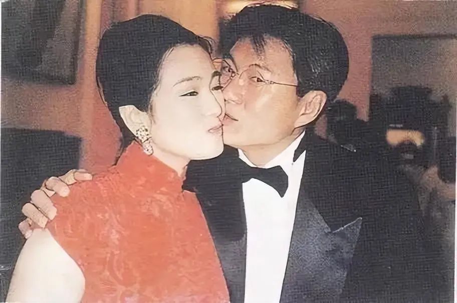 嫁给70岁法国人,情愿当老头的第四任妻子,巩俐到底在追求什么?(图9) 38.jpg