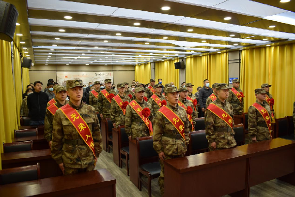 各地新兵奔赴军营(图1) 各地新兵奔赴军营(图1)