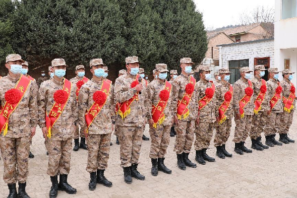 各地新兵奔赴军营(图3) 各地新兵奔赴军营(图3)