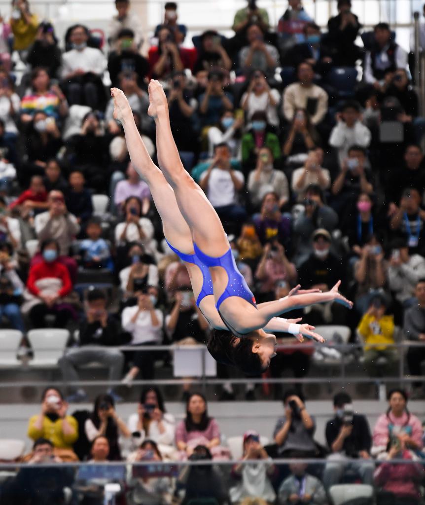 全国跳水冠军赛:全红婵搭档陈芋汐夺女子双人10米跳台冠军(图2) 全国跳水冠军赛:全红婵搭档陈芋汐夺女子双人10米跳台冠军(图2)