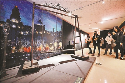 赖声川创作艺术展 落地京城 观众将“沉浸式”穿梭于经典“赖式作品”场景中(图1) 赖声川创作艺术展 落地京城 观众将“沉浸式”穿梭于经典“赖式作品”场景中(图1)