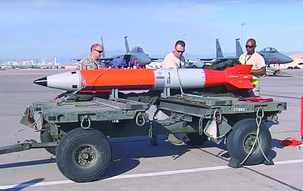 小到无后坐力炮,大到洲际导弹核弹头,美俄各有哪些战术核武器?(图1) 小到无后坐力炮,大到洲际导弹核弹头,美俄各有哪些战术核武器?(图1)