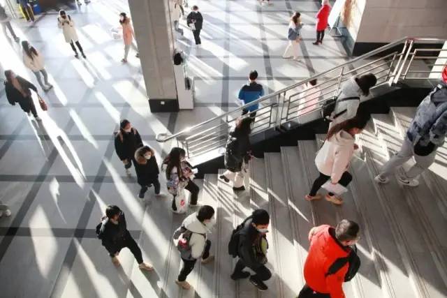 大学生不想当脱下长衫的孔乙己,是谁的错?(图3) 50.jpg