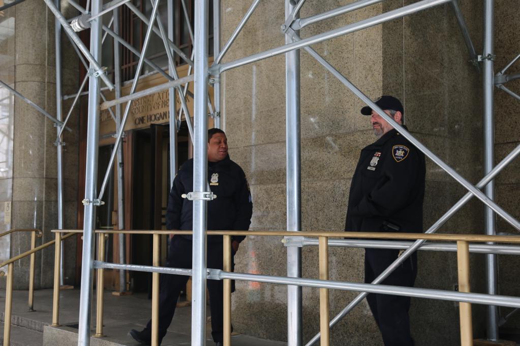 美国两党“斗法” 纽约如临大敌(图1) 美国两党“斗法” 纽约如临大敌(图1)