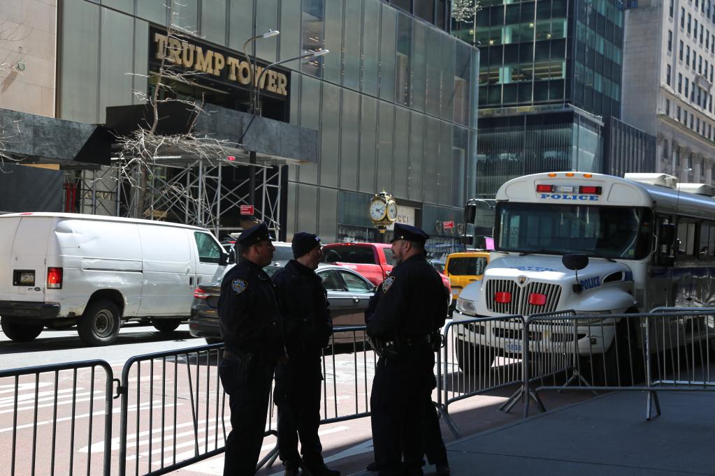 美国两党“斗法” 纽约如临大敌(图4) 美国两党“斗法” 纽约如临大敌(图4)