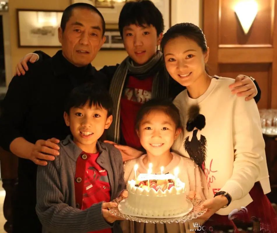 73岁的张艺谋:尽管岳母比自己小了11岁,给她尽孝也能坦然(图4) 23.jpg