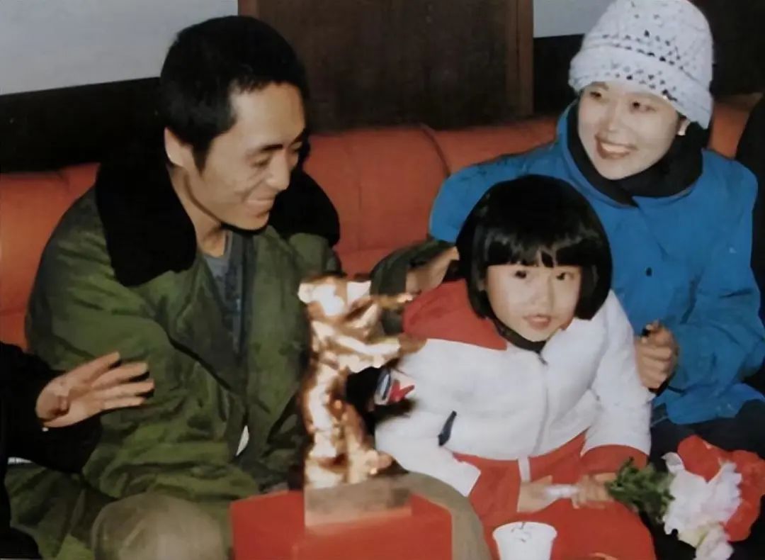 73岁的张艺谋:尽管岳母比自己小了11岁,给她尽孝也能坦然(图6) 25.jpg