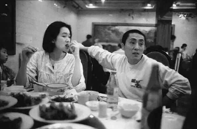 73岁的张艺谋:尽管岳母比自己小了11岁,给她尽孝也能坦然(图7) 26.jpg