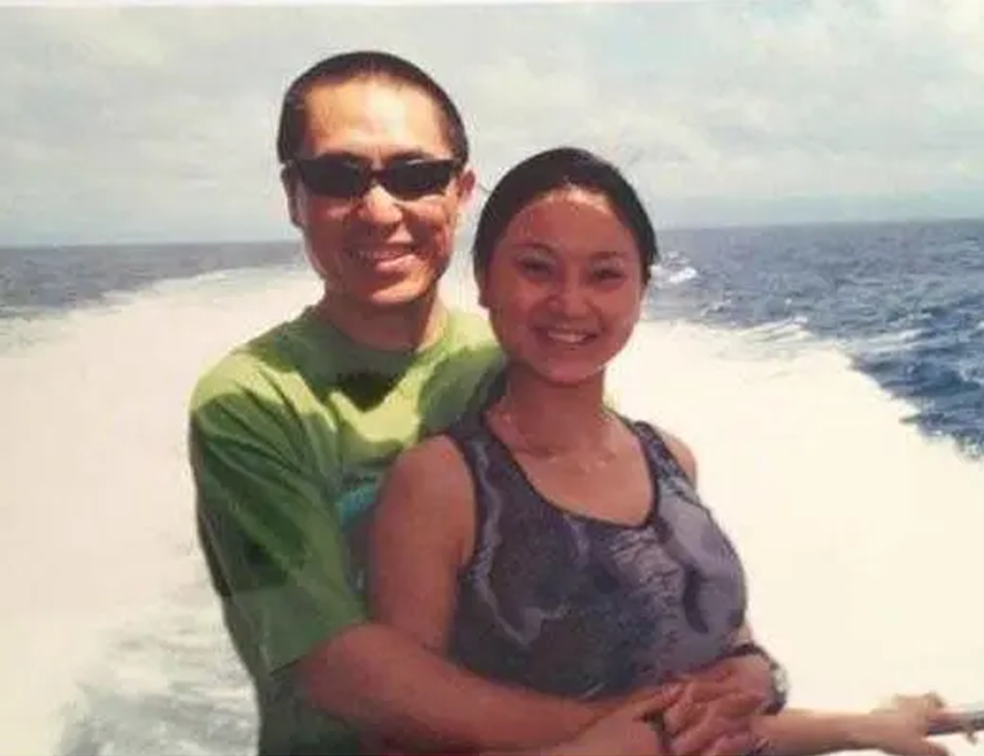 73岁的张艺谋:尽管岳母比自己小了11岁,给她尽孝也能坦然(图9) 28.png