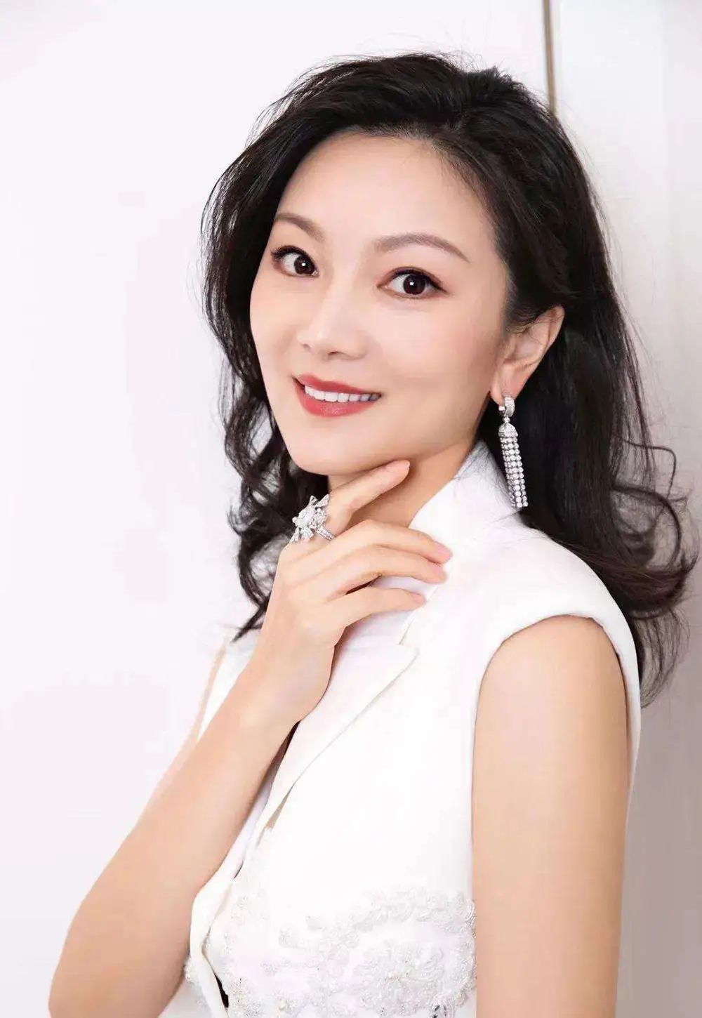 73岁的张艺谋:尽管岳母比自己小了11岁,给她尽孝也能坦然(图10) 29.jpg