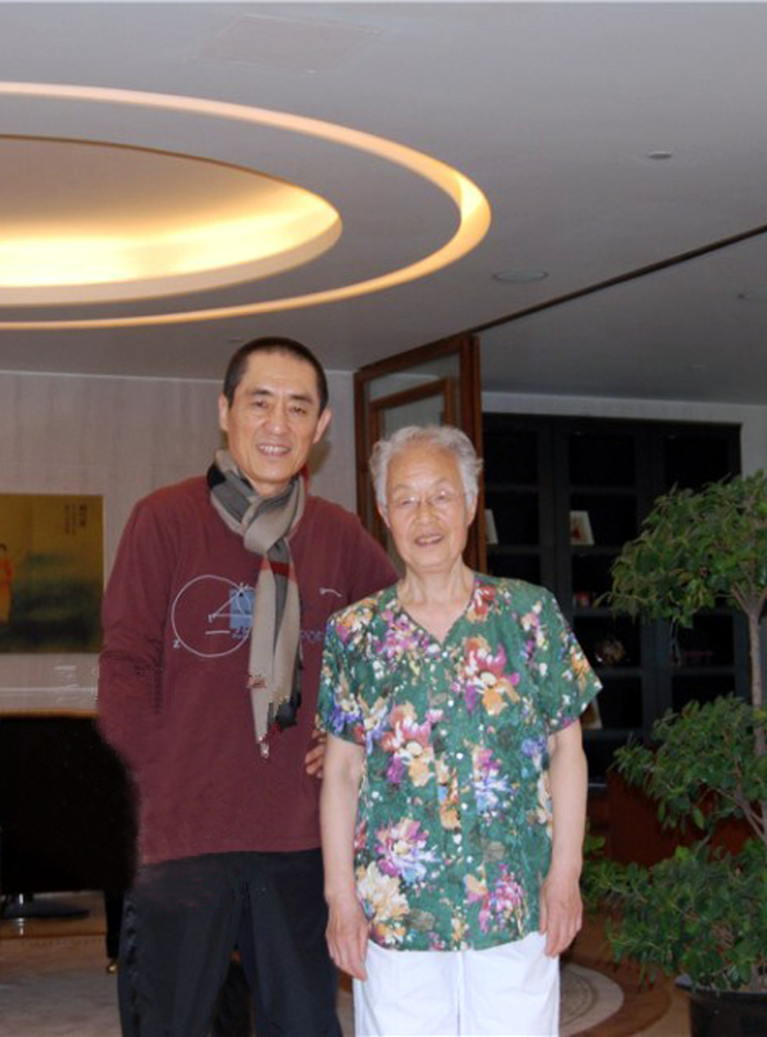 73岁的张艺谋:尽管岳母比自己小了11岁,给她尽孝也能坦然(图16) 35.png