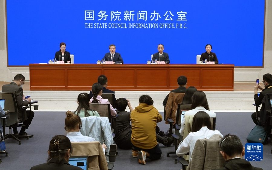 新华全媒+|始终秉持科学态度,及时分享溯源进展——国新办发布会权威回应我国新冠病毒溯源研究情况(图1) 新华全媒+|始终秉持科学态度,及时分享溯源进展——国新办发布会权威回应我国新冠病毒溯源研究情况(图1)