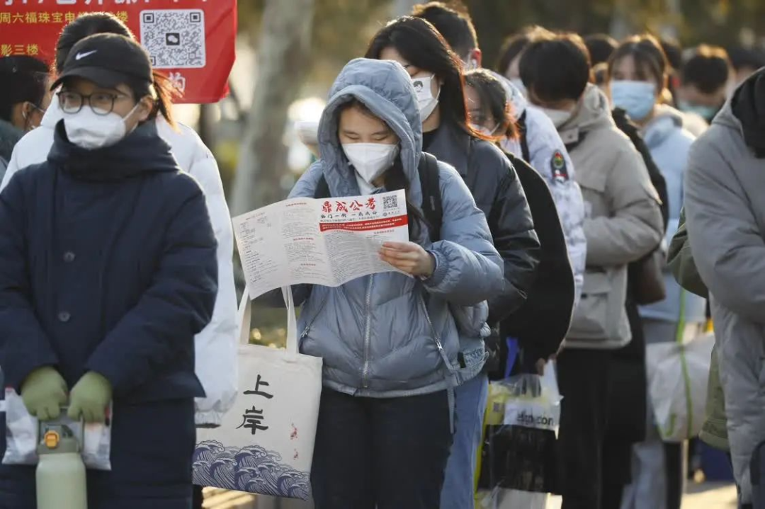 孩子被逼考公患精神分裂,父母对“铁饭碗”的执念有多深?(图1) 22.png