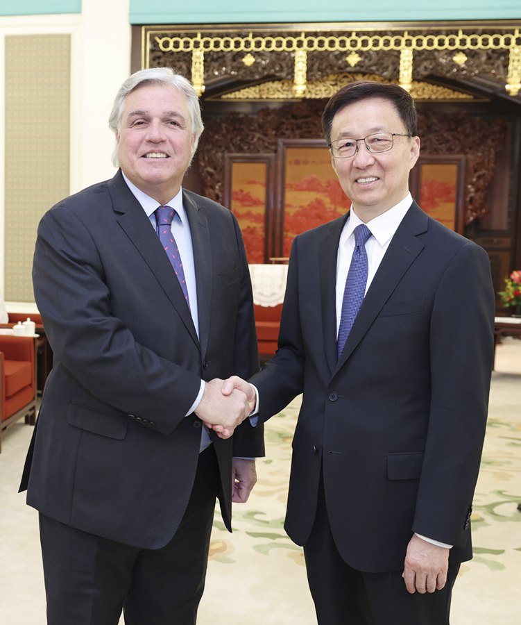 韩正会见乌拉圭外长布斯蒂略(图1) 韩正会见乌拉圭外长布斯蒂略(图1)