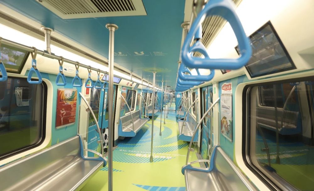 成都大运会倒计时100天主题列车正式上线(图3) 成都大运会倒计时100天主题列车正式上线(图3)