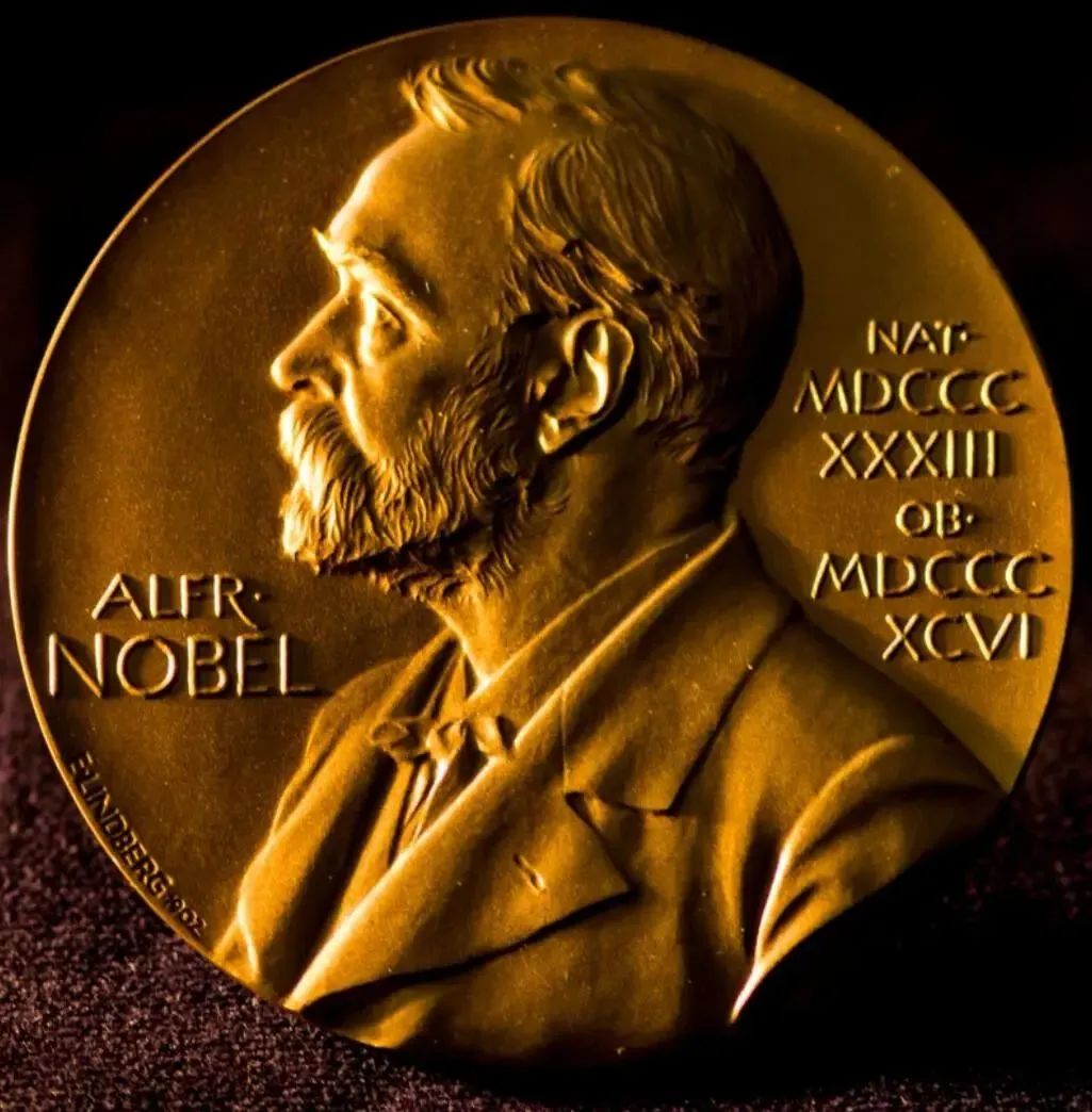 同是诺奖得主,爱因斯坦和杨振宁的理论,哪一个更加伟大?(图1) 1.jpg