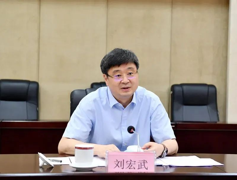 热衷于批条子,习惯于打招呼……黄方方被“双开”(图2) 24.jpg