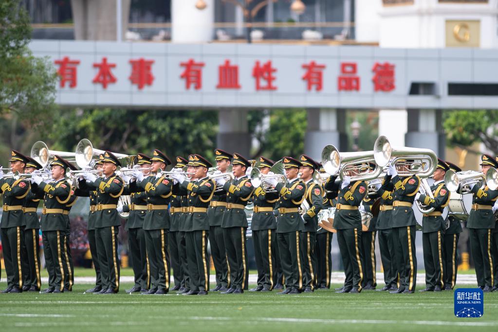 解放军驻澳门部队举行第十七次军营开放活动(图8) 解放军驻澳门部队举行第十七次军营开放活动(图8)