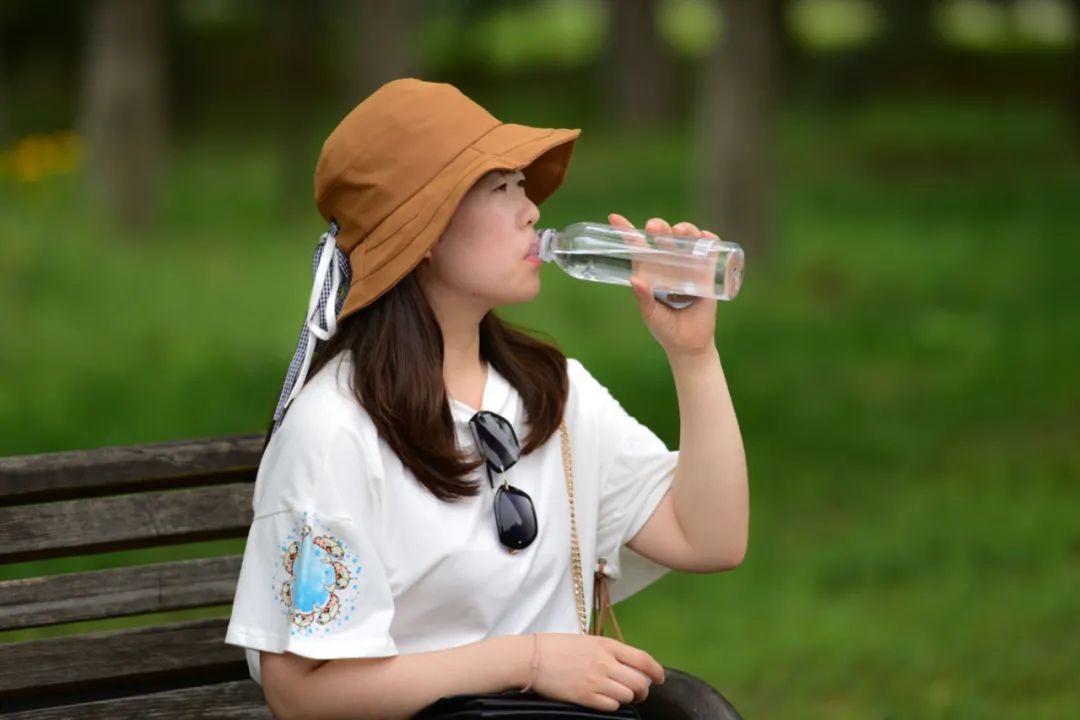 太可怕了!最快两小时,吃进的微塑料竟然能进入大脑!(图1) 1.jpg