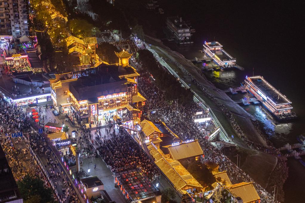 新华全媒+丨美景美食 人间烟火——“网红”城市彰显自然和人文底蕴(图1) 新华全媒+丨美景美食 人间烟火——“网红”城市彰显自然和人文底蕴(图1)