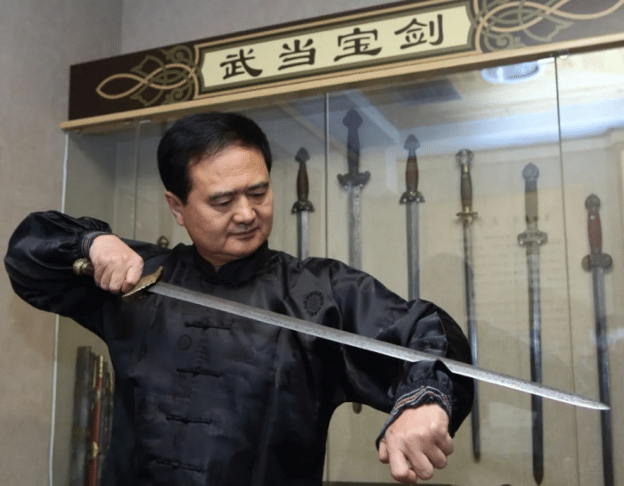 山西吕梁一博物馆馆长被区长辱骂推倒致伤?双方发声,官方回应(图3) 山西吕梁一博物馆馆长被区长辱骂推倒致伤?双方发声,官方回应(图3)