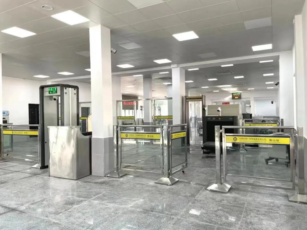 男子在火车上被人持刀杀害!家属质疑:18厘米长刀怎么被带上车?(图3) 3.jpg