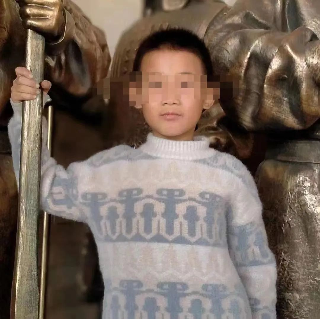 0岁男童失联20天后确认身亡,生母和继父被抓!两人曾流泪拍寻人视频(图1) 1.jpg