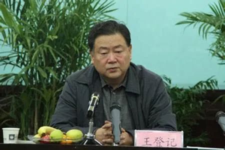透视“跑官要官”乱象:有人愿花2亿买个副省长当(图2) 2.jpg