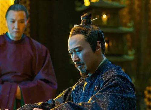 皇帝逃命,大臣请求烧掉所有粮仓,皇帝:不准烧,统统留给叛军(图1) 1.jpg