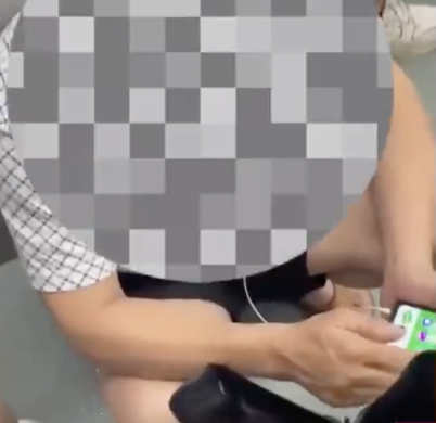 大叔被疑偷拍后自证清白,仍遭女子曝光称"猥琐男",多方回应(图1) 1.png