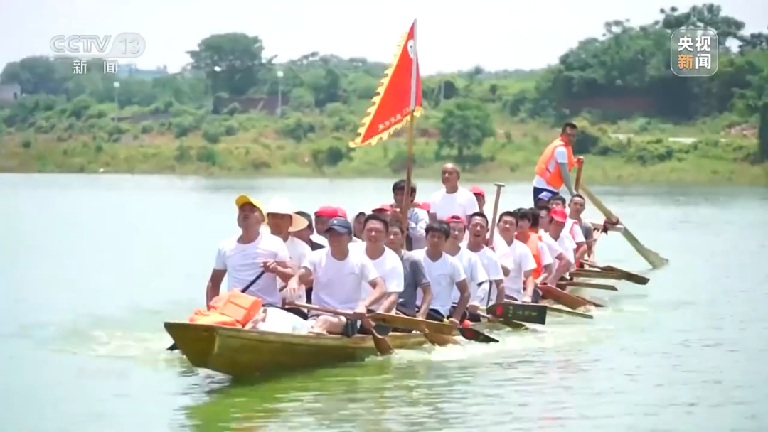 新疆上演旱地龙舟,主打“没有一点水分”!(图6) 4.png
