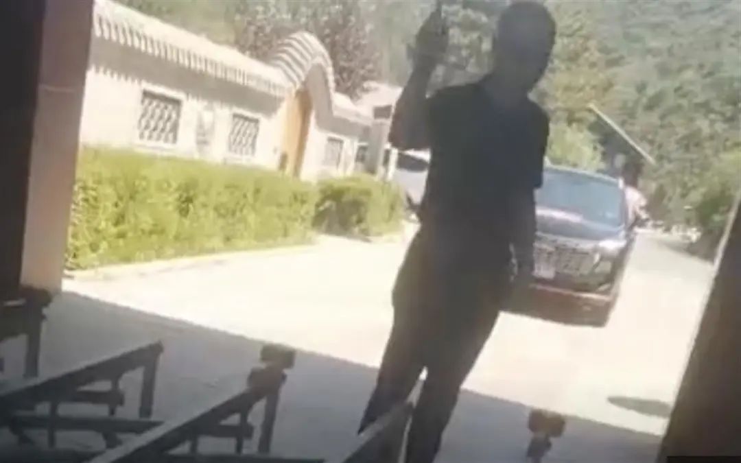 董事长开车进长城被拒强拆大门,“我乐意就全部推倒”?当地回应(图2) 2.jpg