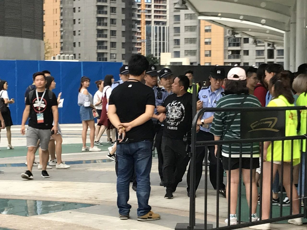 黄牛揭秘:主办方才是黄牛票最大源头(图2) 2.jpg