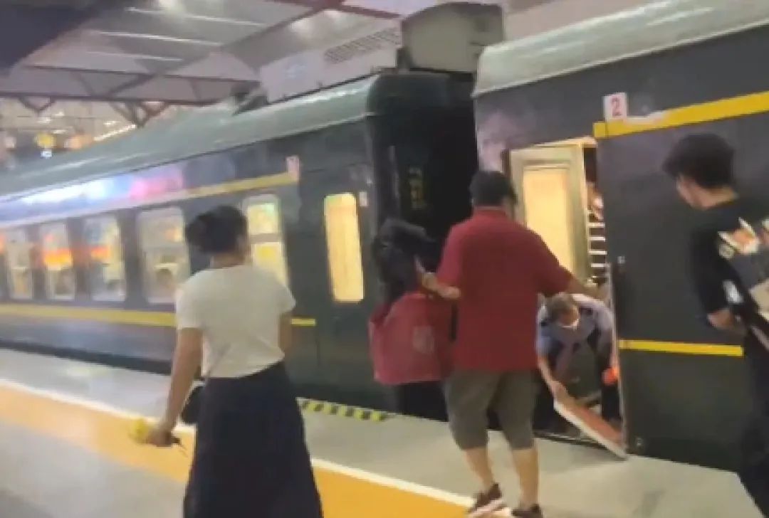 K1505途径苏州站不等乘客、未关门就发车?涉事车站回应(图2) 2.jpg