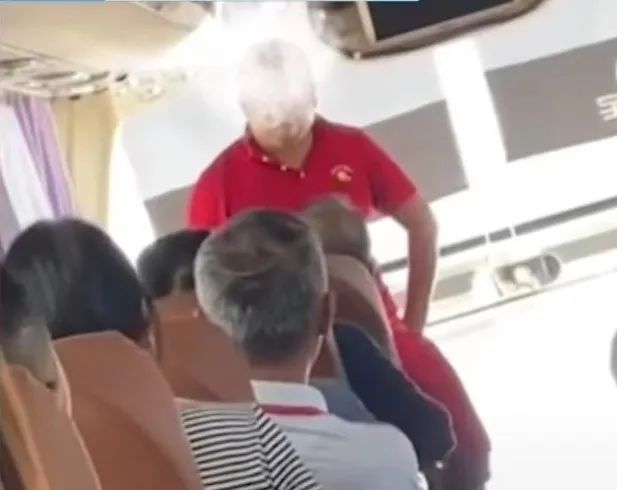 导游要打呼噜游客下车,新疆文旅厅:停团30天(图2) 11.jpg