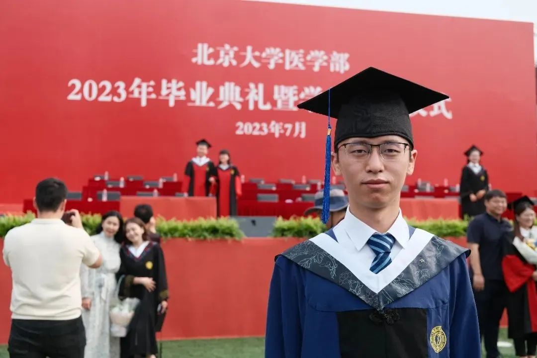 骑5小时摩托车上岗,乡卫生院迎来第一批本科医生……(图4) 4.jpg