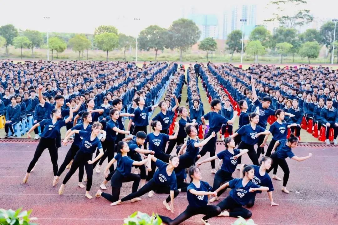 中学校服费要4000多元,校方:质量可以(图2) 2.jpg