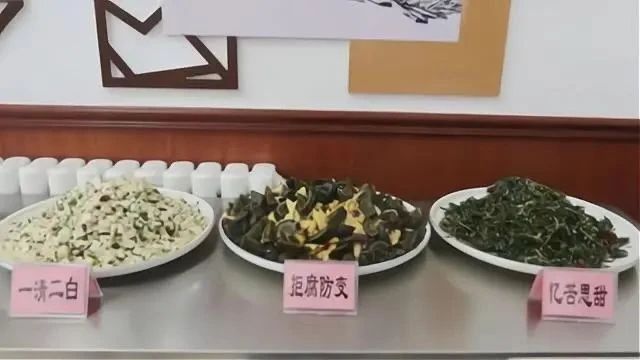官方通报“清廉餐”:已责成全面整改(图1) 1.jpg