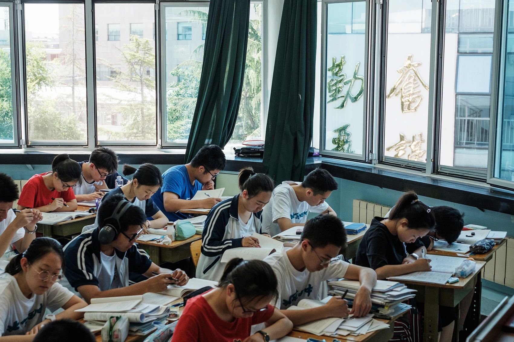 谁把“回流生”的水搅浑了?有机构称西安落户上学只需6千元(图3) 3.jpg