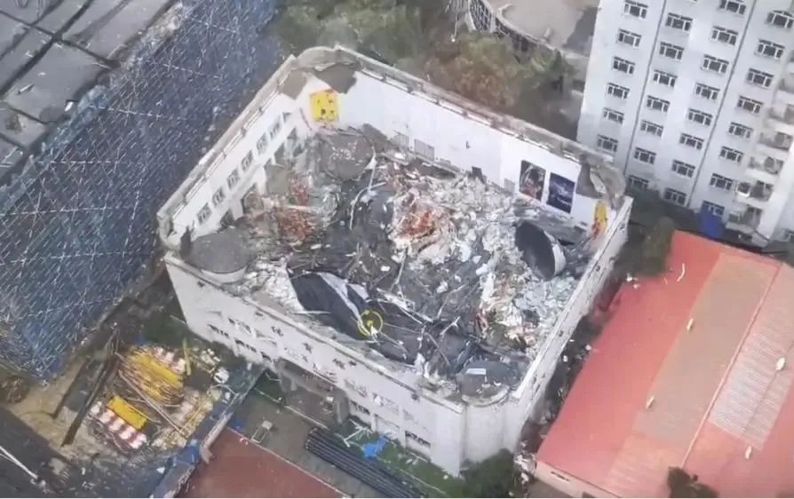 齐齐哈尔一中学体育馆坍塌,目击者:校女排在内训练(图1) 1.jpg