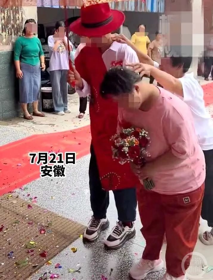 安徽一对男女被人按着头拜堂,知情人:男方精神残疾女方智力残疾(图1) 1.jpg