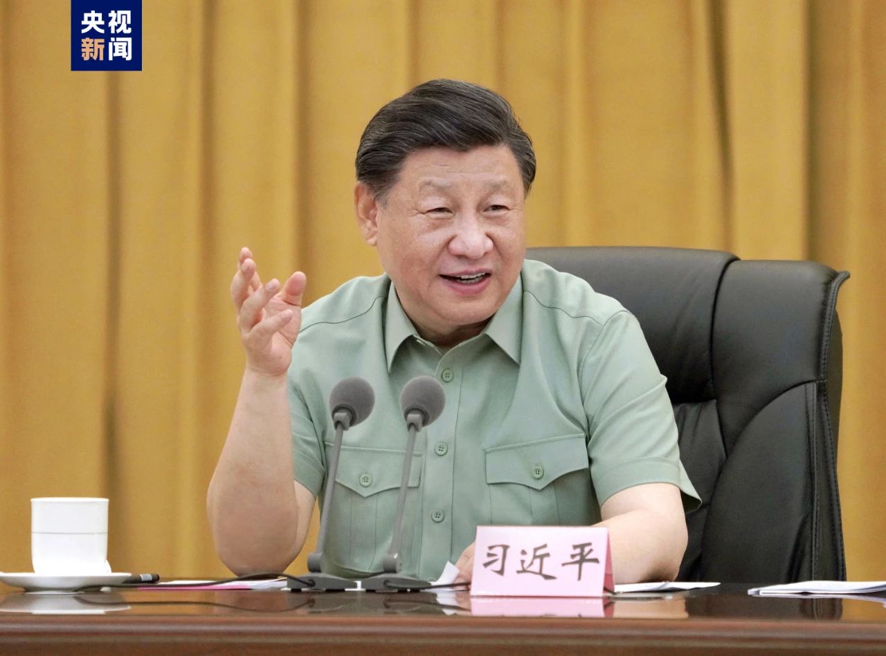 习近平八一前夕视察西部战区空军(图1) 1.jpg